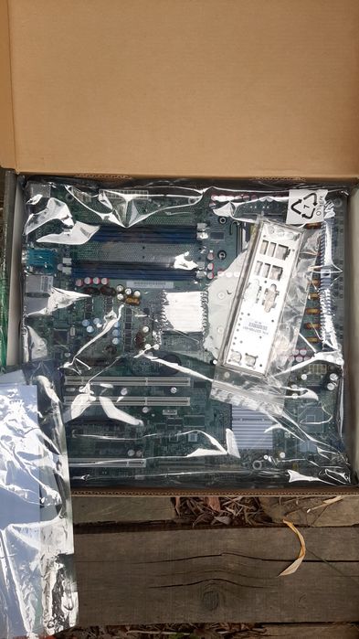 Продам материнскую плату Intel S5000VSA