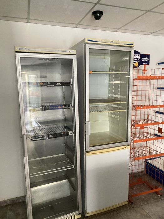 Полки и холодильник продается