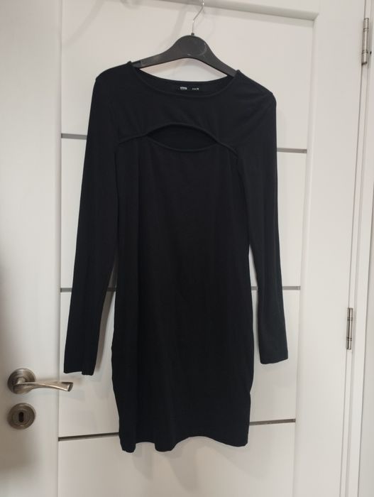 Черна рокля с дълъг ръкав