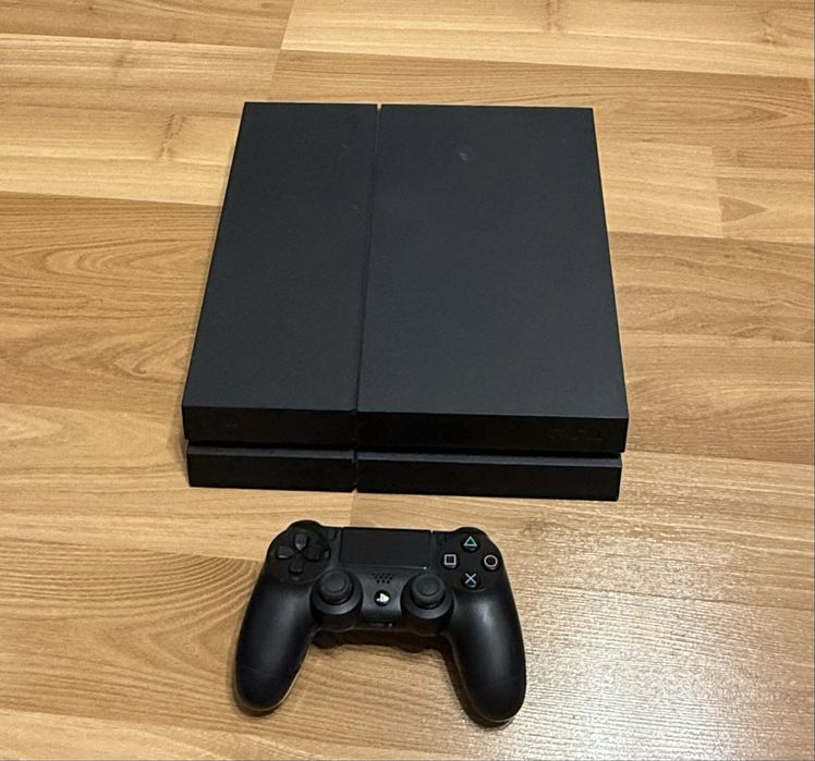 Playstation 4 PS4 в отлично състояние и игри