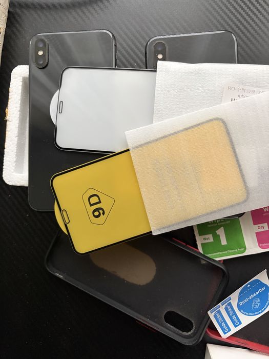 2 броя iPhone X с всички аксесоари( единия за части)