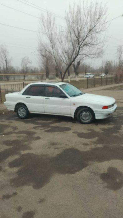 Продам машину Митсубиси галант