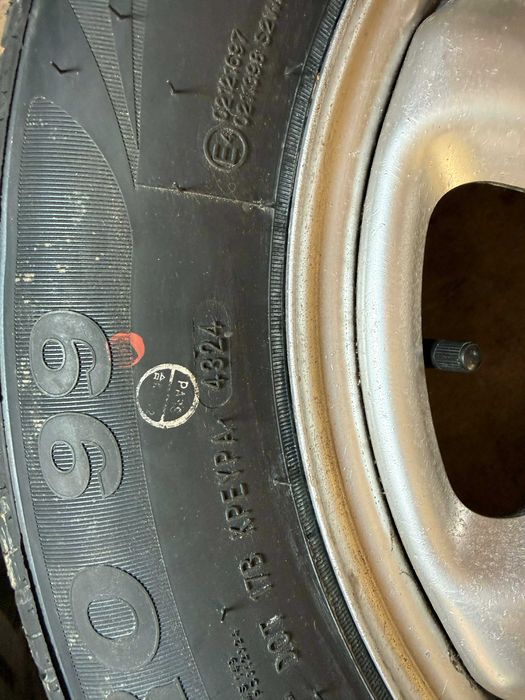 Гуми чисто нови само са сложени поради грешен размер.
