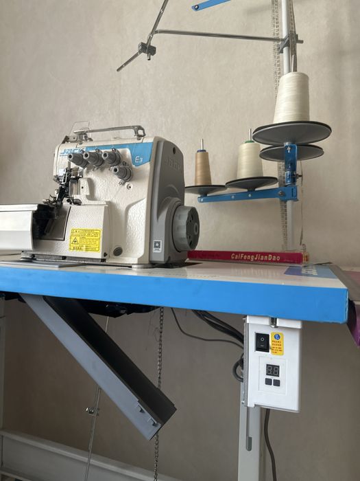 Продам оверлок Jack E3