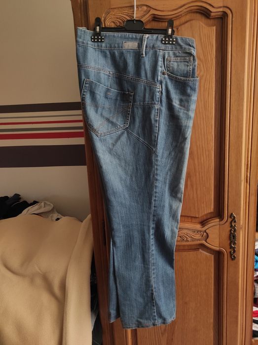 Pantalon blugi, diferite marimi, diferite modele