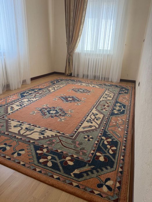 Ковер б/у размер 3,50 на 2,40