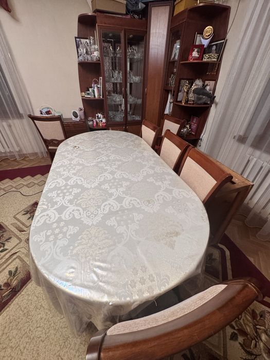 Шкаф и столы со стульями