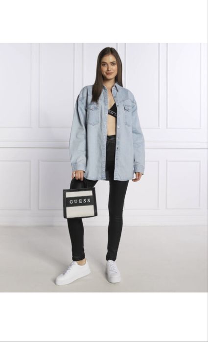 Дамска чанта тип “куфарче” GUESS