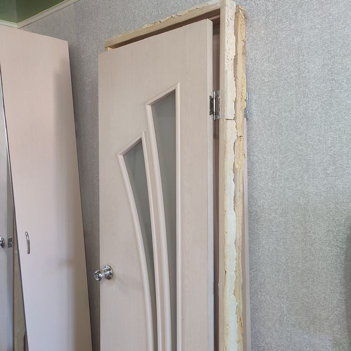 Продам две двери