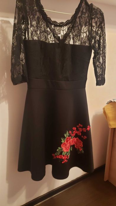 Rochie neagra cu dantela