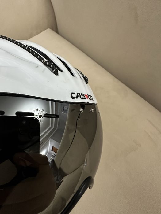 Велошлем с визором Casco