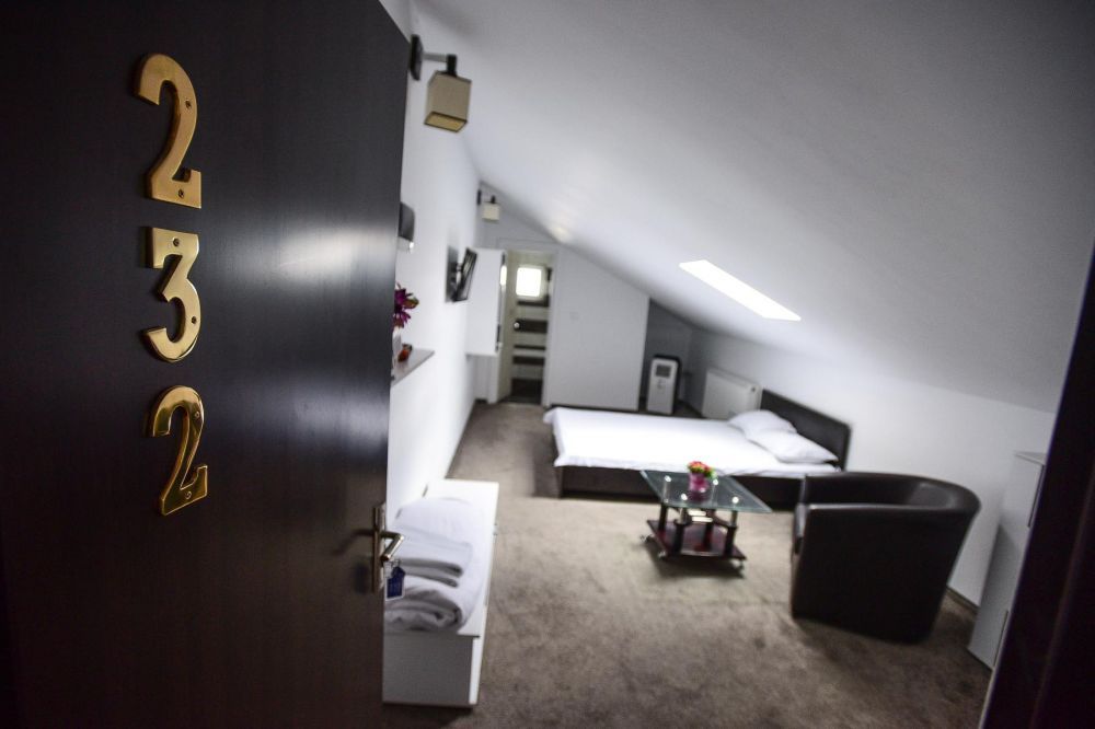Camere regim hotelier 232