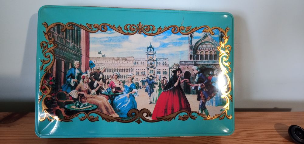 естествени камъни,картина, ретро дядо Коледа,кутии,икона, свещник