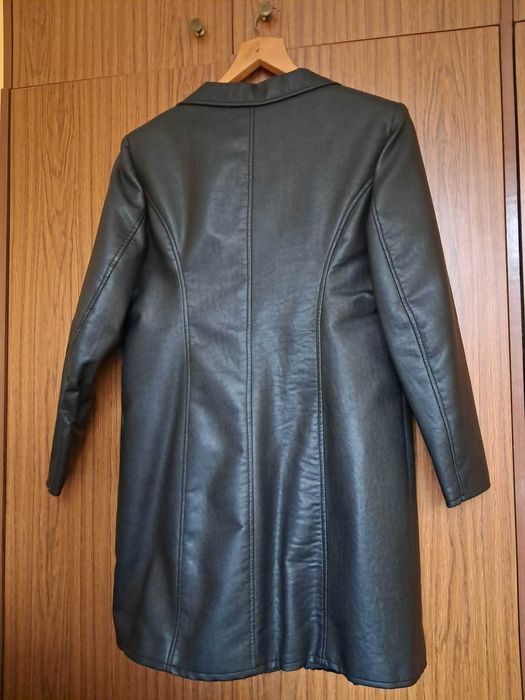Продавам дамско манто естествена кожа номер 52