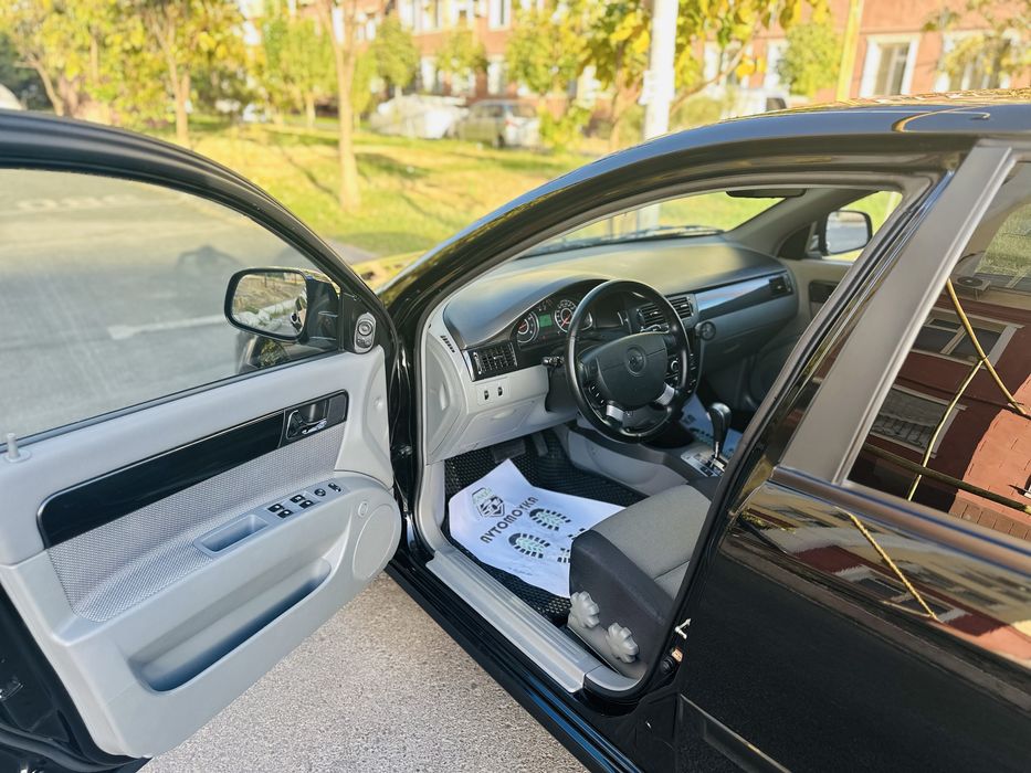 Srochna Gentra qora 2023 holati yahshi kraskasi toza bez lyuk