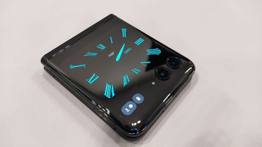 telefon Motorola razr 40 ultra, Dual SIM, 8 gb ram, 5G, NOU in cutie