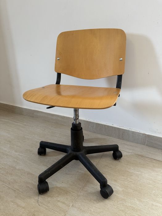 5 scaune rotative   Se vad toate