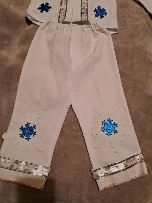 Costum fulg de nea