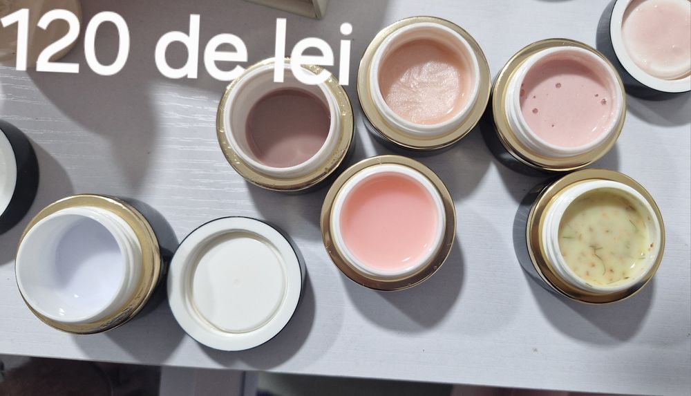 Vând produse unghii