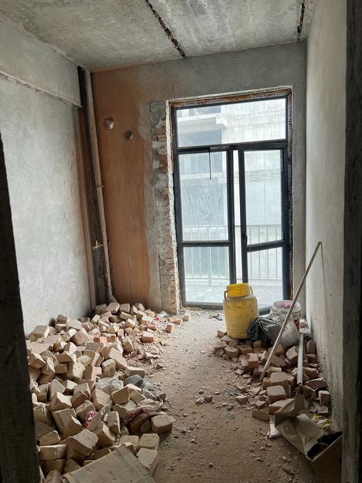 Новостройка шахар марказида квартира сотилади !!!