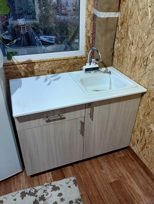Продам кухонный стол.