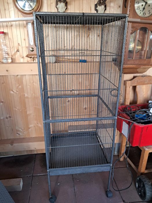 Vând Colivii pentru Păsări exotice