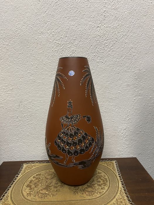 Голящма немска керамична ваза
