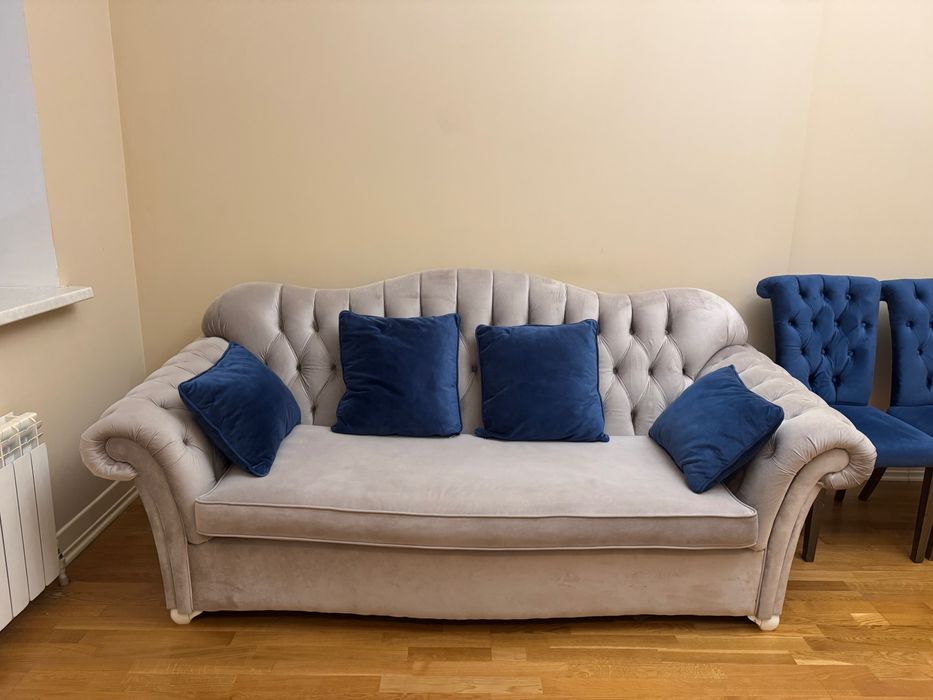 Раскладной диван и 4 стула