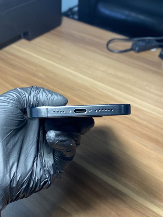 iPhone 15 Pro Max • 256 GB • Black Titanium