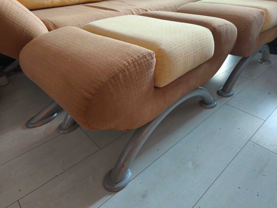 Канапе(Трансформиращо се в легло) с табуретки.Отлично състояние.