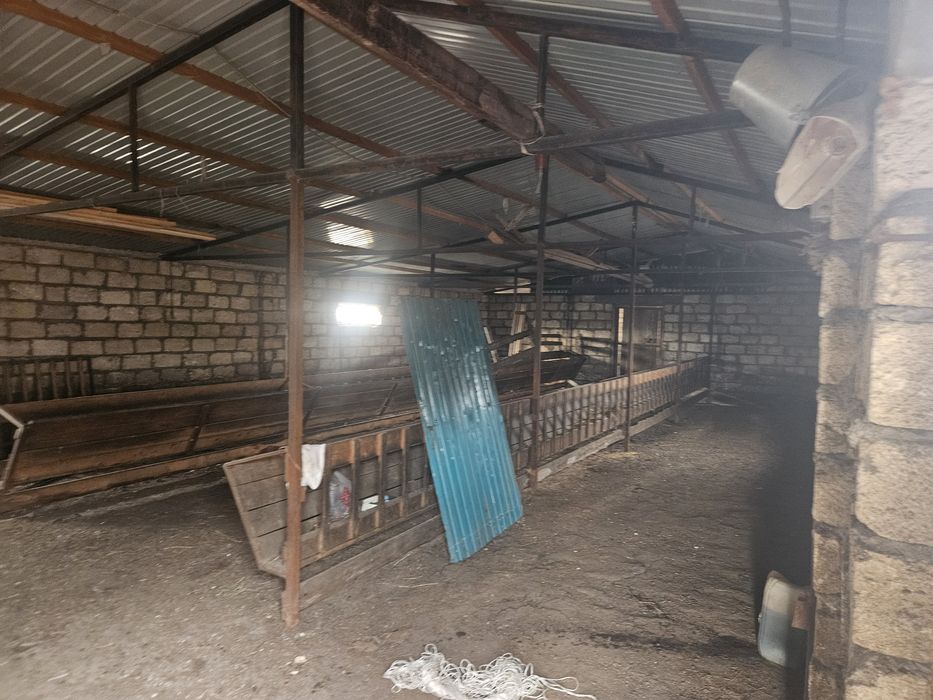 Дара тұрған жер үй сатылады