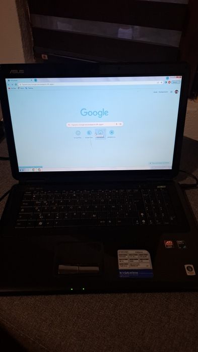 Лаптоп  ASUS  голям
