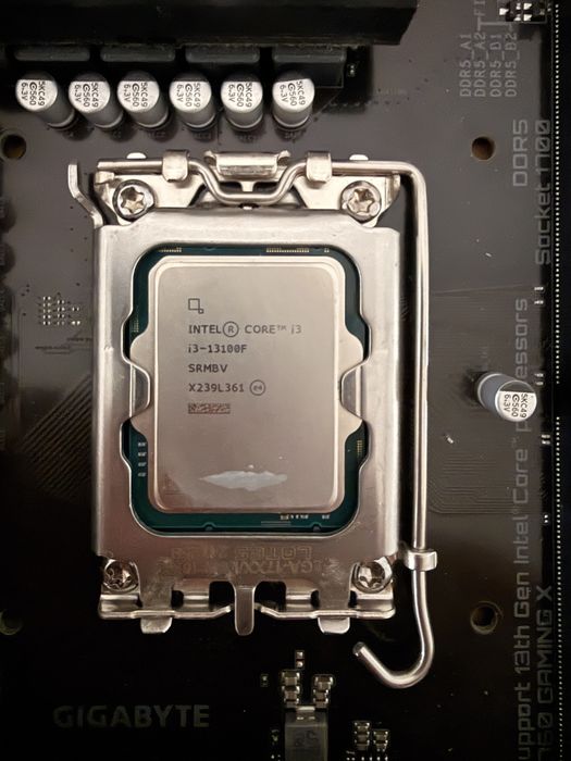 Procesor Intel core i3 13100f + cooler stock