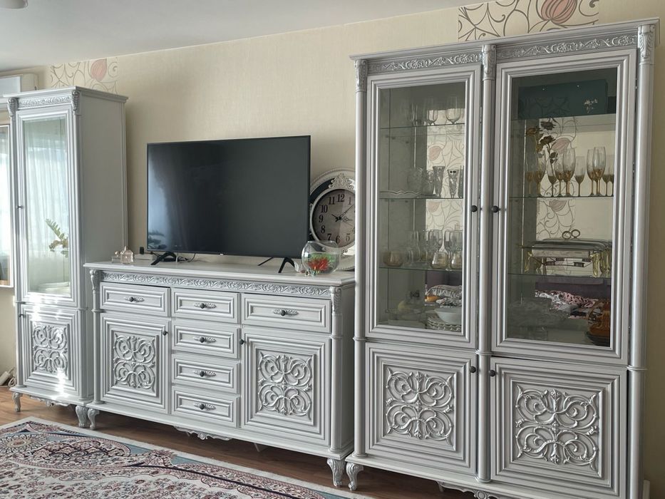 Гарнитур (шкаф)