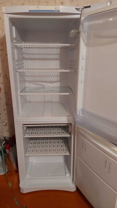Продам холодильник индезит