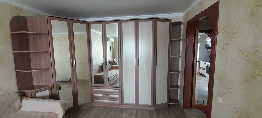 Угловой шкаф большой