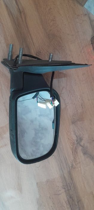 Продам правое зеркало нива шевроле