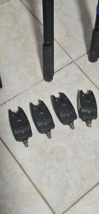 Set de 4 lansete echipate cu mulinete pentru crap