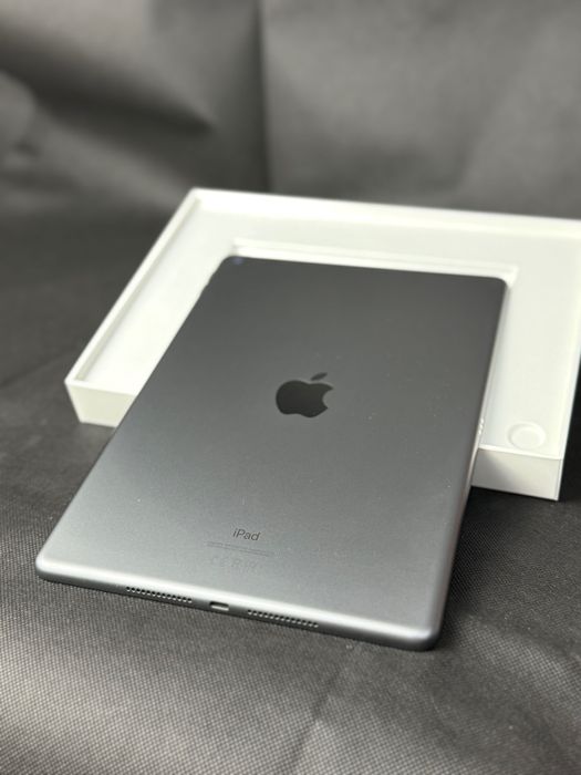 Apple iPad 8 (Gen 8 - 2020) 128GB - Space Gray (stare impecabilă)