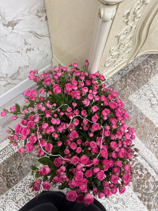 цветы в коробке спрей розы