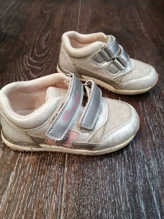 Продам обувь на девочку