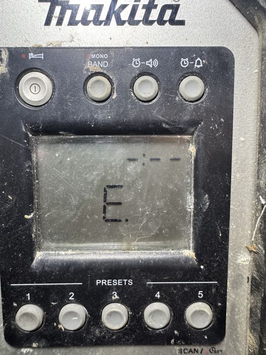 Radio  Makita defect