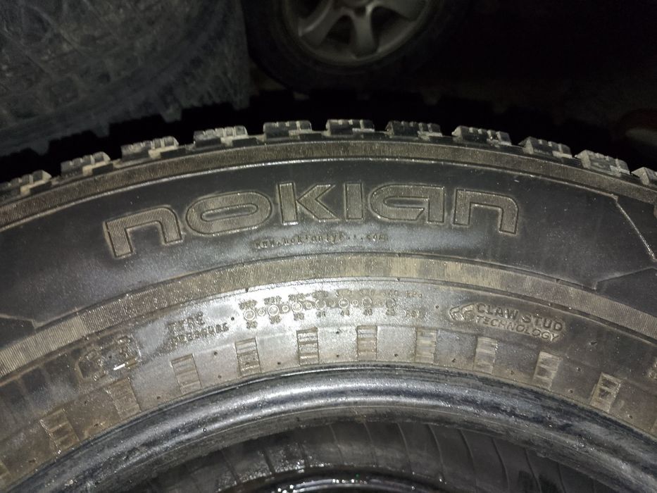 Продам зимние шипы шины