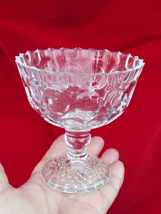 Хрустальные вазы вазочки