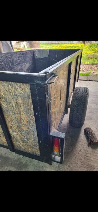 Vand remorca foarte solida.
Perfecta de pus dupa masini de teren, trac