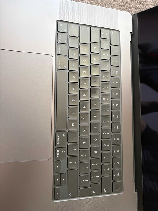 Apple Macbook Pro 16 M3 Pro 36 Gb Ram 2023 Перфектен