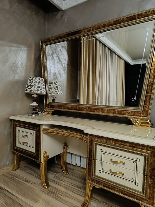 Туалетный столик с тумбами