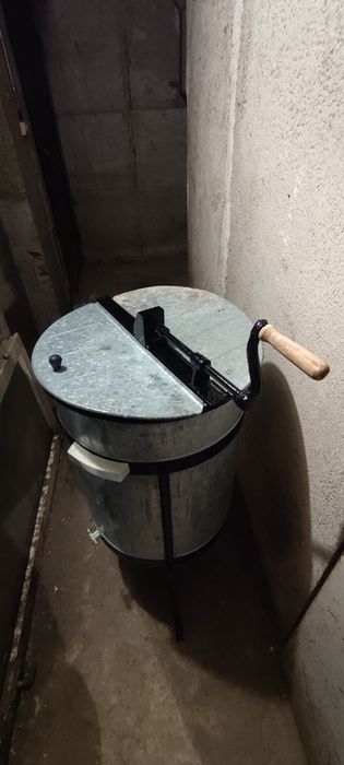 Центрофуга за мед