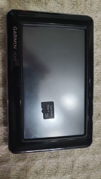 Навигация Garmin nüvi 1690+карта памет Sandisk 16GB