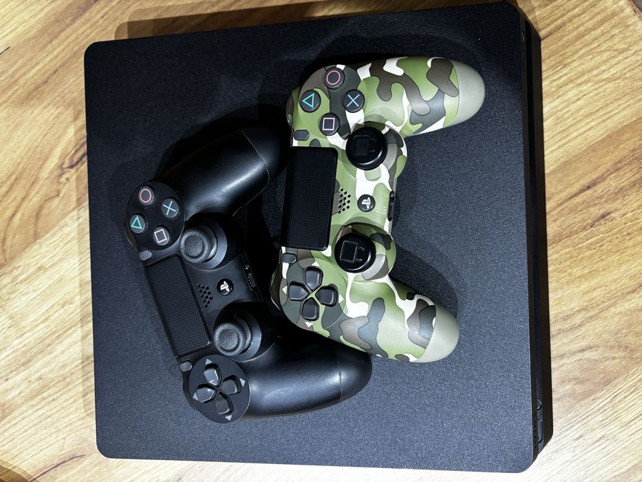 Play Station 4 slim